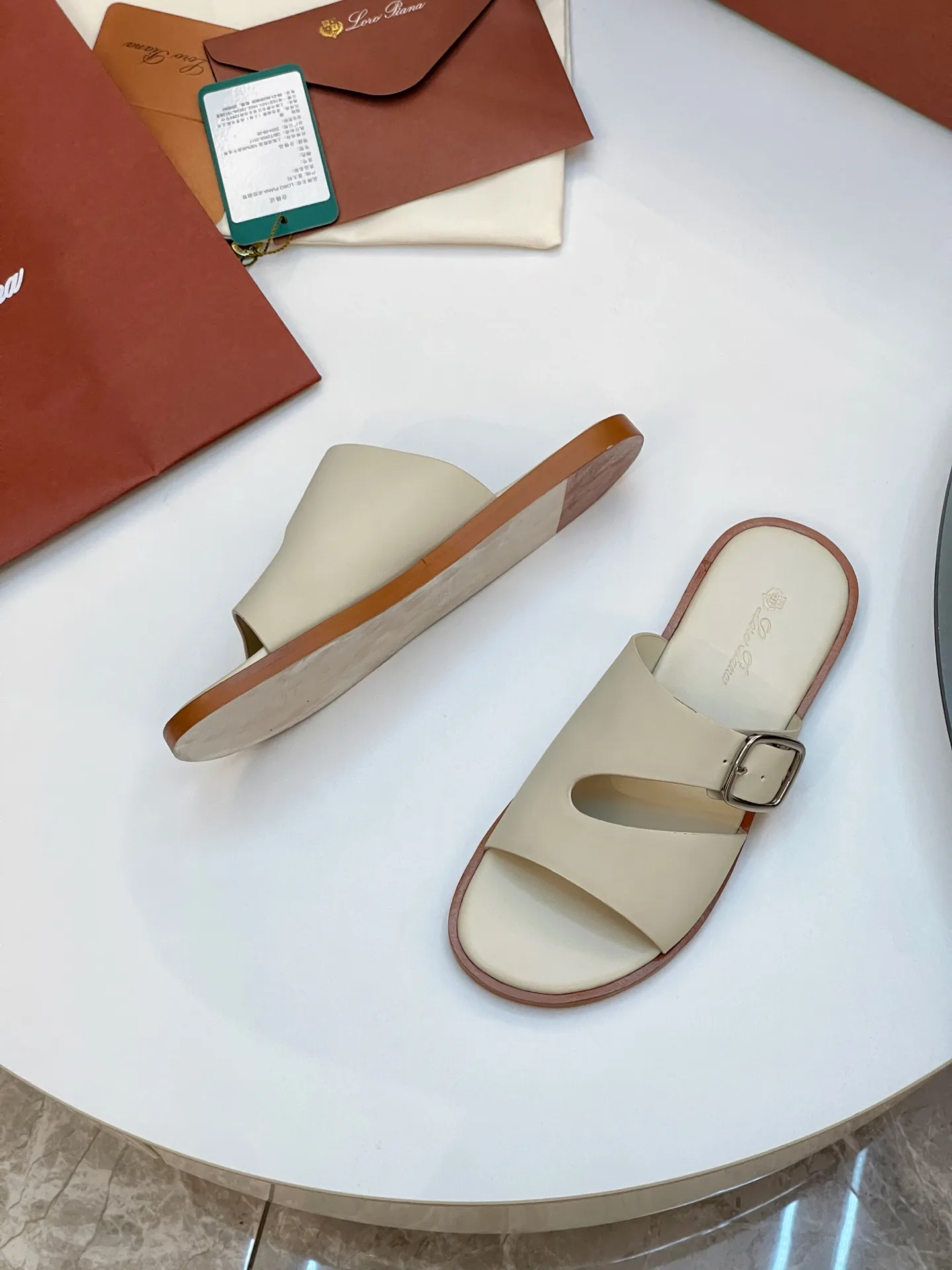 Men's shoes 💰420 Loro Piana, LP's popular spring and summer slippers are synchronized with the new counters, uppers are imported cowhide fabrics from Italy, high-quality splicing technology, soles: original soles specially provided by the original factory, exclusive molded soles are super comfortable, original factory orders, 🔍🔍high quality, you can go in and out of the counter at will, welcome to compare, code number 39-44 (order 38 45 46)
